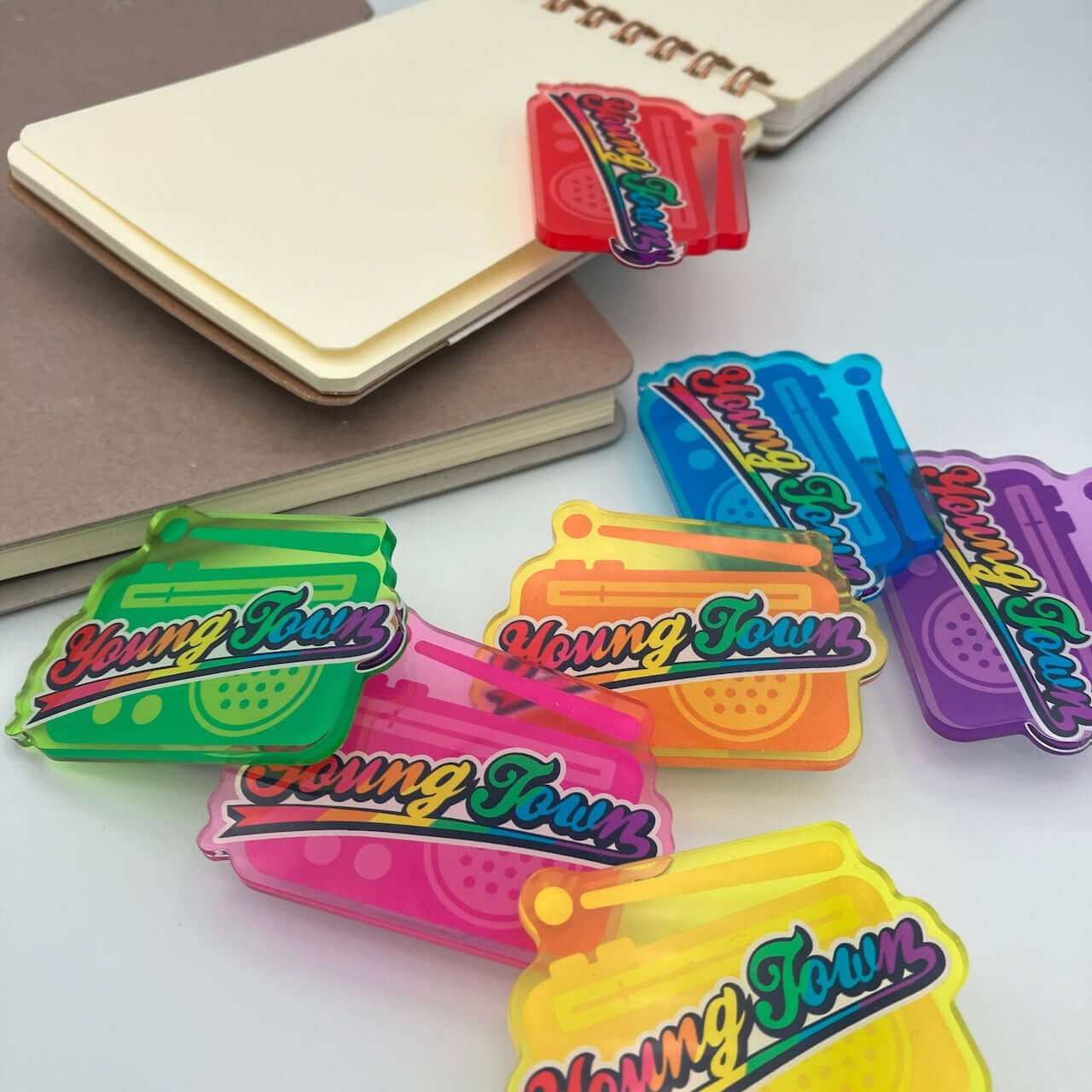 ヤングタウンアクリルクリップ（パープル）