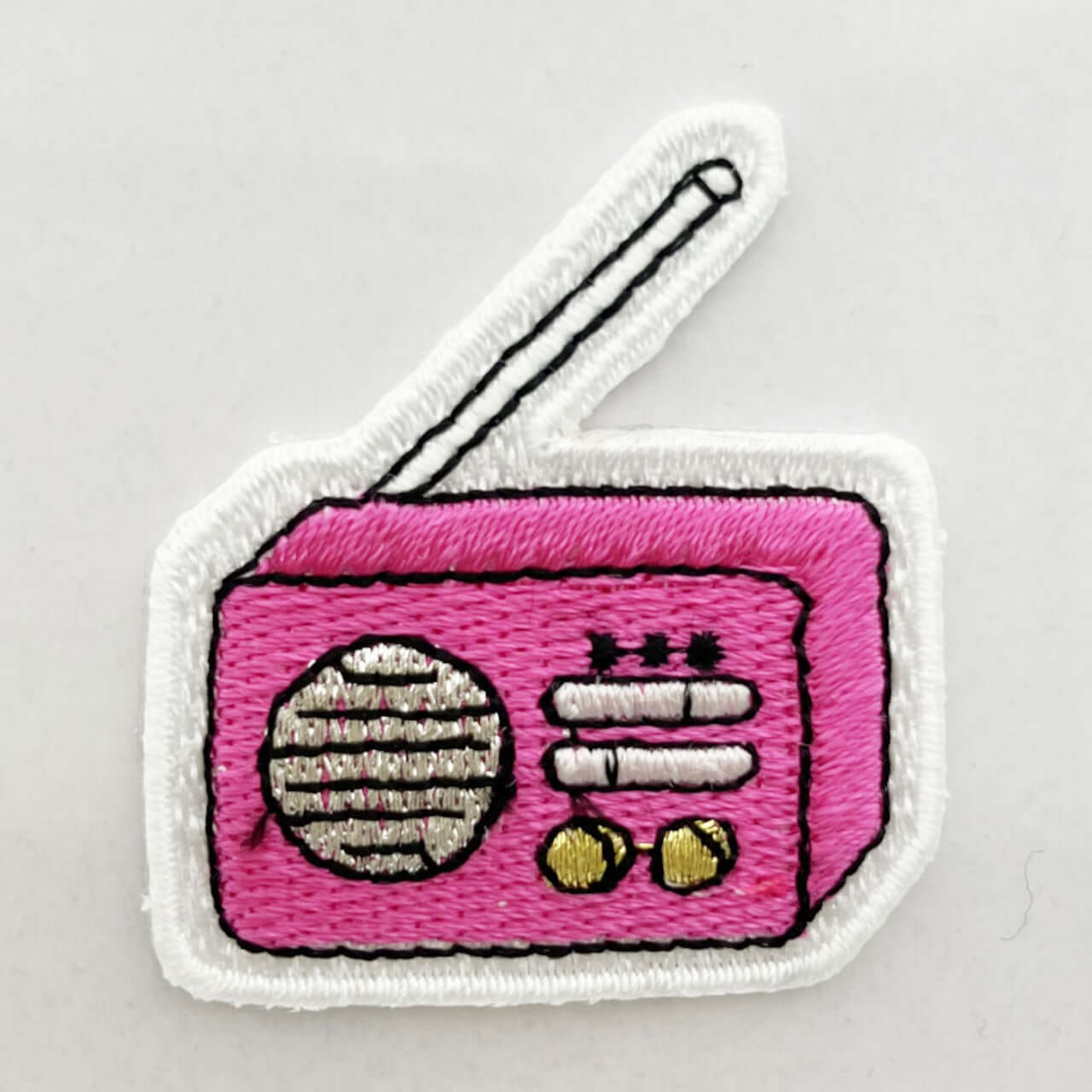 ヤングタウン刺繍ワッペン(ラジオ)※アイロンワッペン・ステッカー両用タイプ（ピンク）