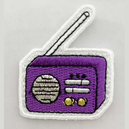 ヤングタウン刺繍ワッペン(ラジオ)※アイロンワッペン・ステッカー両用タイプ（パープル）