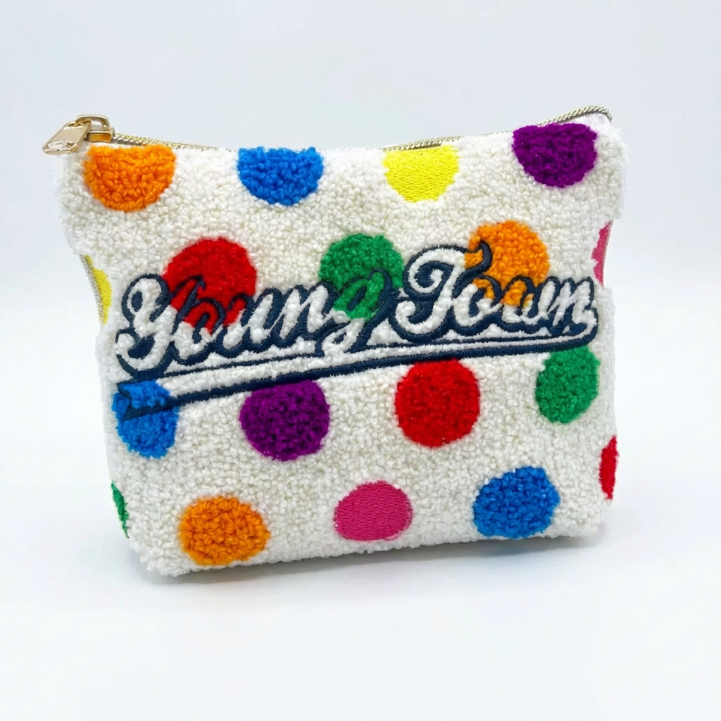 ヤングタウンもこもこポーチ～『出張に便利』『錠剤を入れるのにピッタリ！』と出演者ではなくスタッフが言っていました。～（水玉）